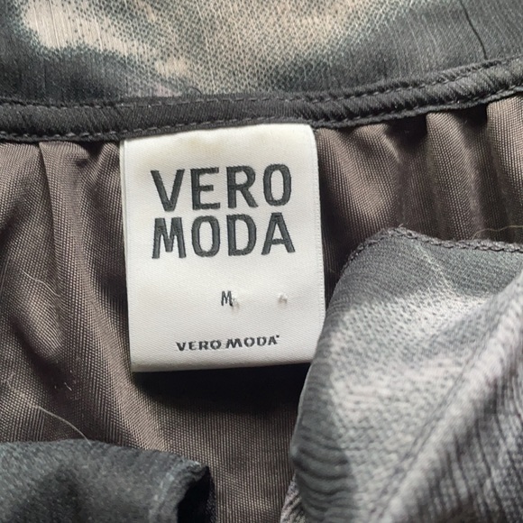 Black and White Long Sleeve Shirt - Picture 3 of 4